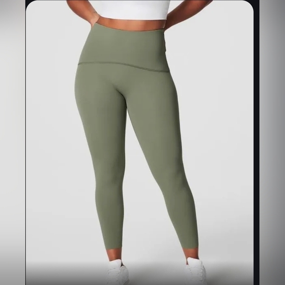 SPANXshape Booty Boost 7/8 Leggings Spanx workout Plus‎ Size 1X Clover - Picture 1 of 9